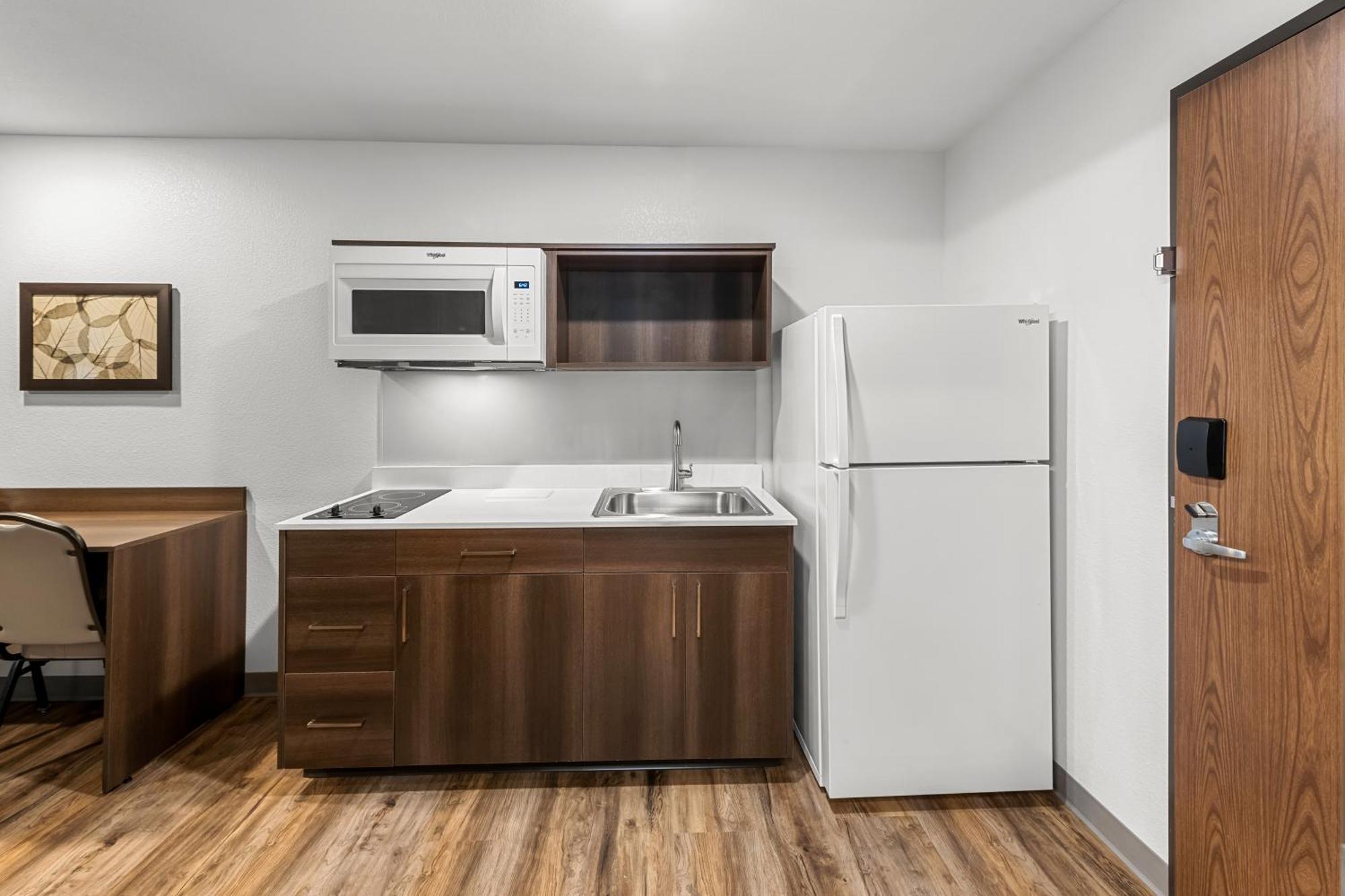 Woodspring Suites Kansas City Airport エクステリア 写真