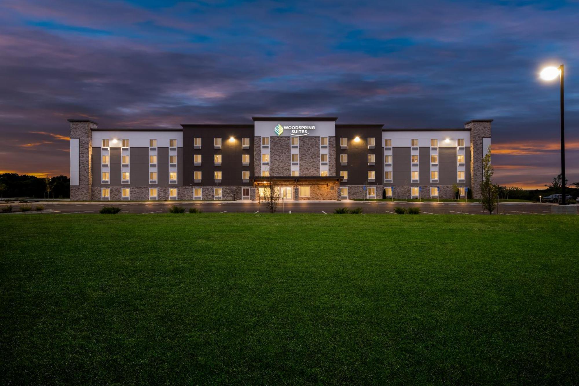 Woodspring Suites Kansas City Airport エクステリア 写真