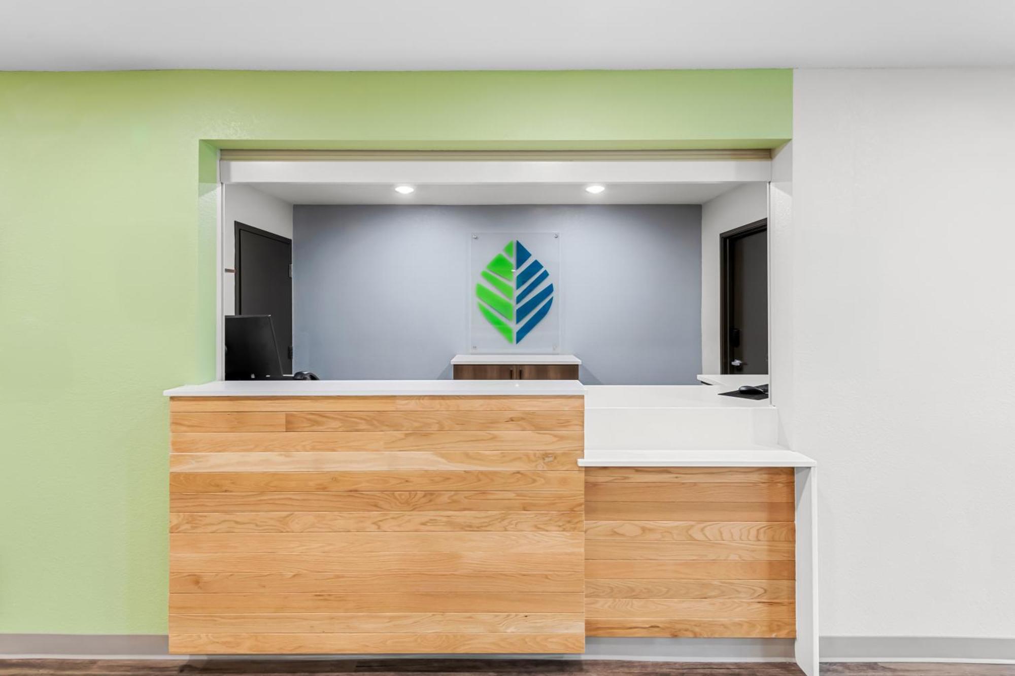 Woodspring Suites Kansas City Airport エクステリア 写真