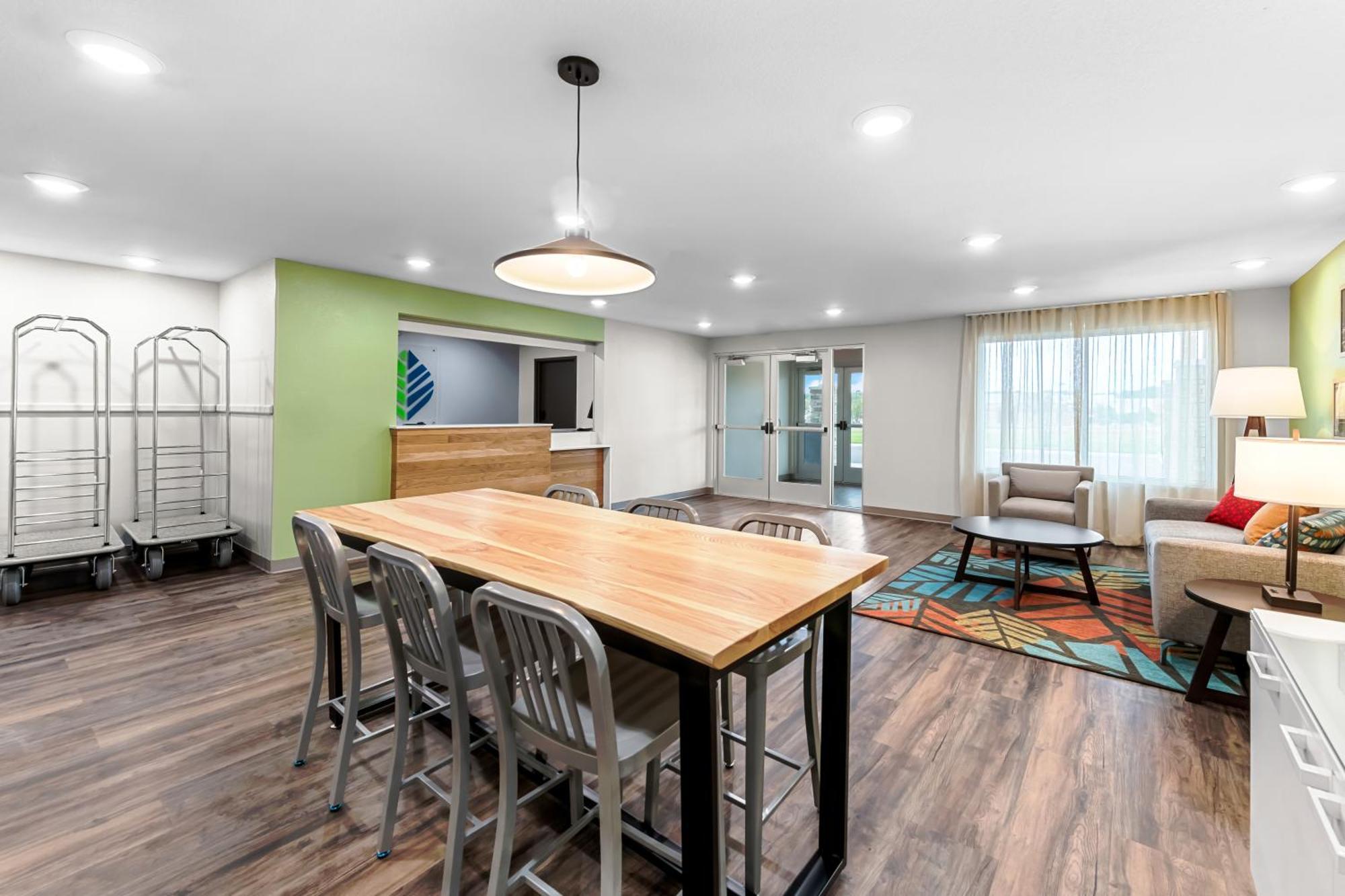 Woodspring Suites Kansas City Airport エクステリア 写真